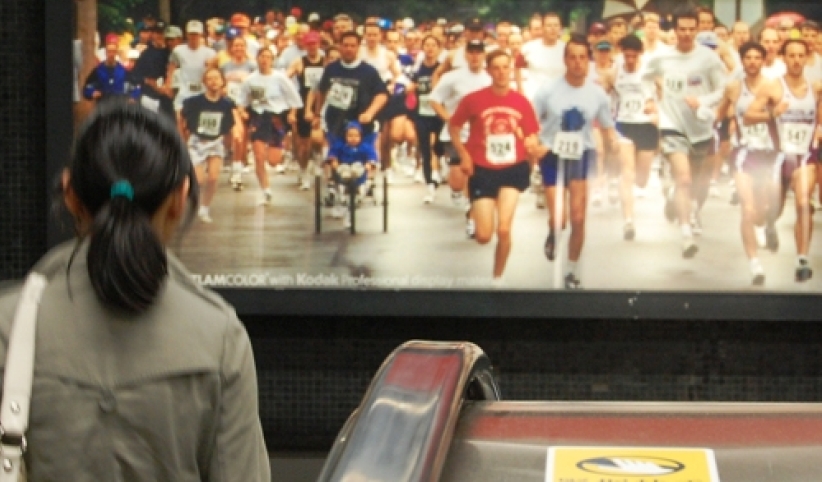 金融風暴下港人仍發揮自信「香港精神」