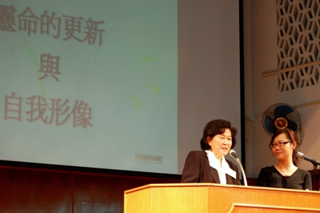 李林靜芝姊妹聯合大會上分享賢慧女性心得