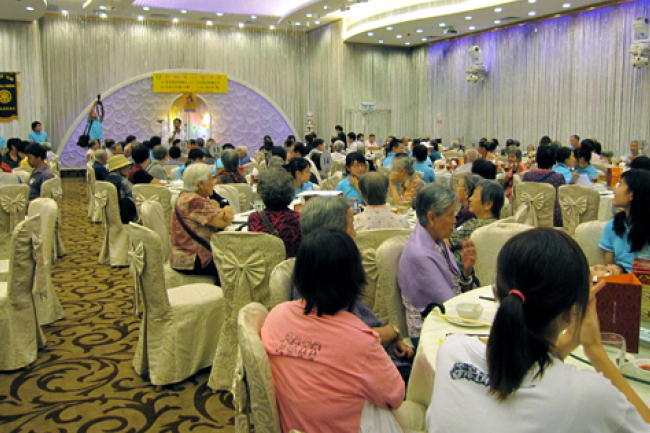 「心好月圓」捐助 長者露宿者快樂共渡中秋