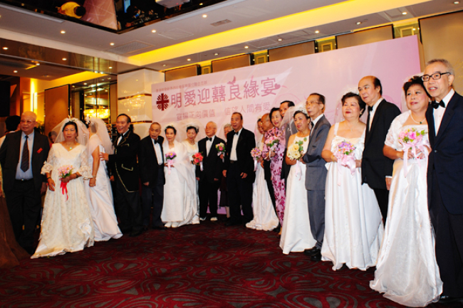 明愛迎囍良緣宴 40多對老夫婦再訂婚盟