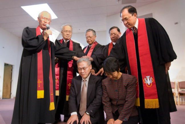 遠志明正式受按立牧職 「代表了這一代的傳道人的托付」