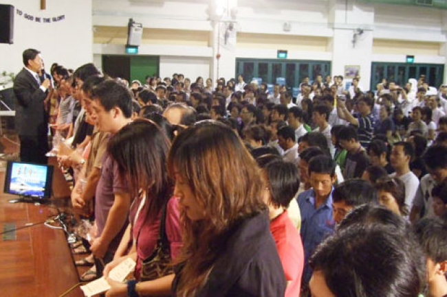 張伯笠牧師新加坡事工豐收 四年領三千中國移民歸主
