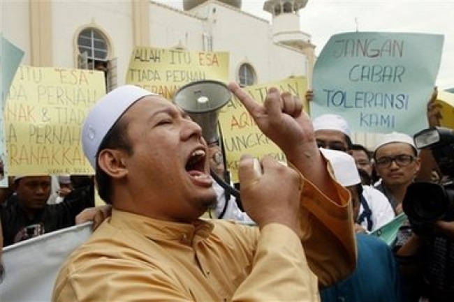 吉隆坡至少三教會被炸彈襲擊 大批穆斯林上街示威