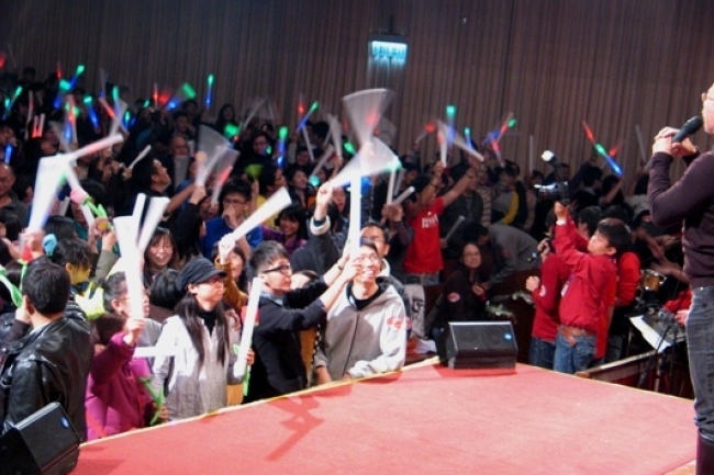 陳恩明向青年大談「最幸福快樂」的恩愛婚姻秘訣