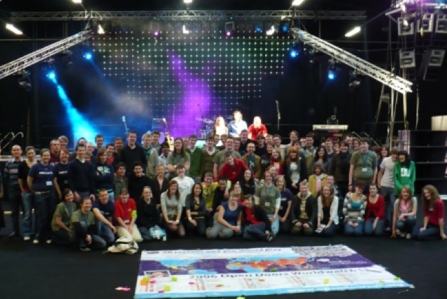 全球基督徒青年爲世界受逼迫信徒懇切禱告