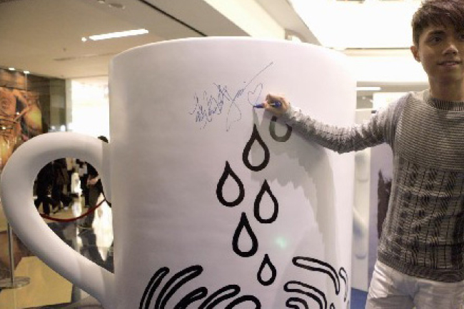 基督徒歌手張敬軒設計「希望杯」呼籲愛水愛人