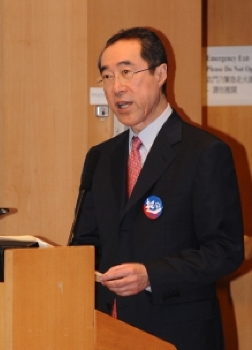 家庭结构转变 扶老携幼两代关系成挑战