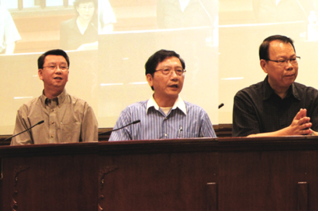 唐崇榮紐約佈道大會以禱告挑旺眾華人教會