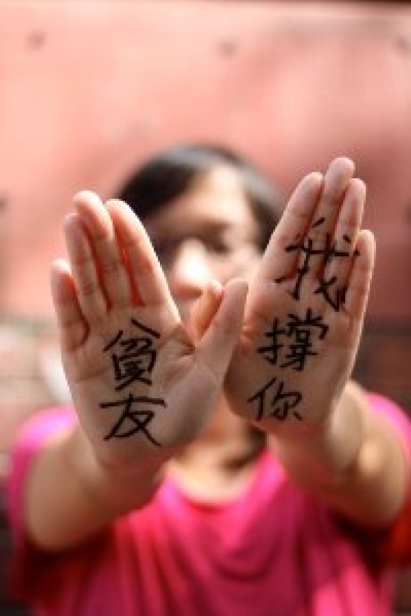 施達動員港信徒「人手一照」 提醒領袖不忘減貧承諾