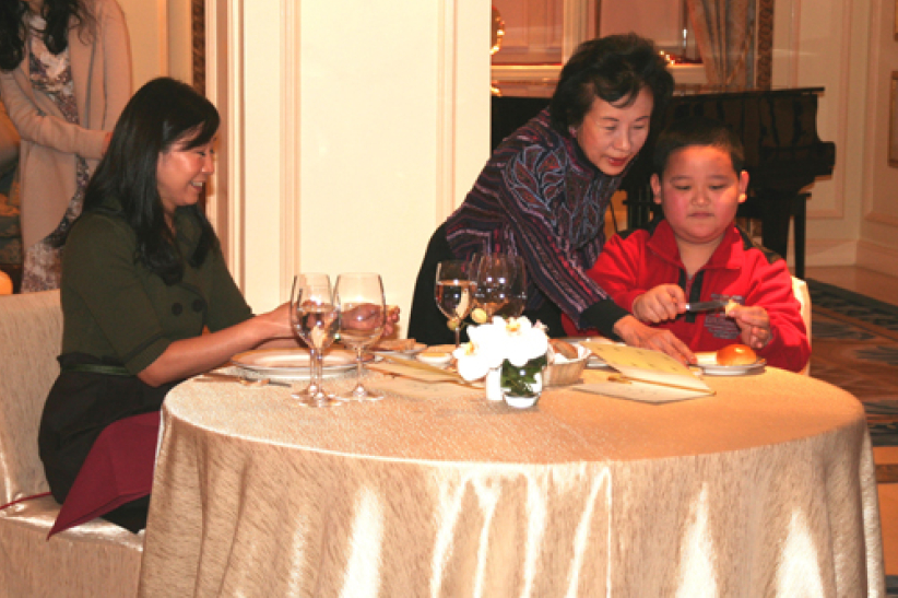 救世軍及半島酒店與本地弱勢兒童共渡新禧