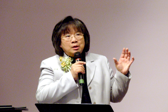 陳太：「姊妹們，為家庭守望！」