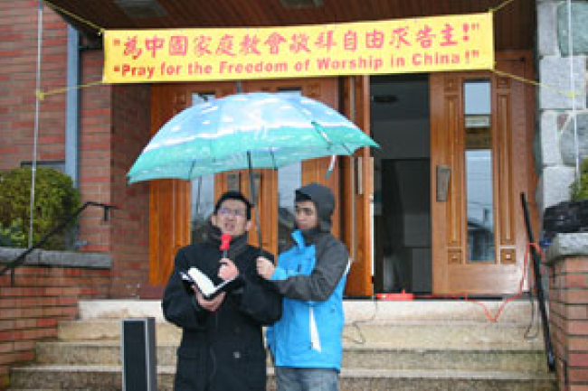 溫哥華信徒冒雨為中國家庭教會禱告
