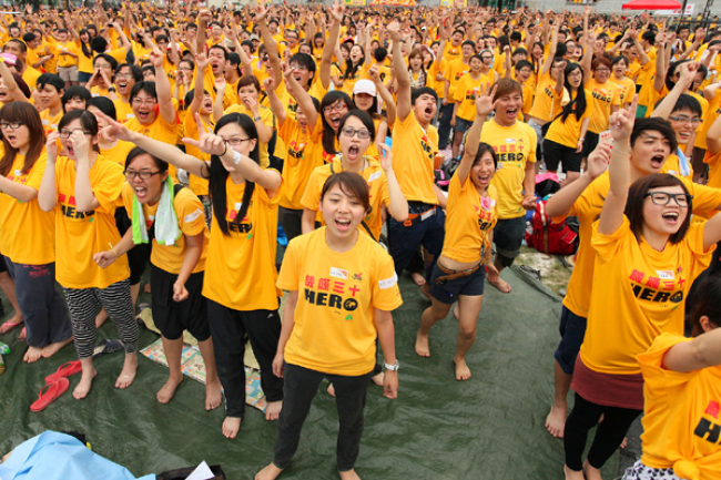 六千人參加「饑饉三十」 用愛挨餓助貧童