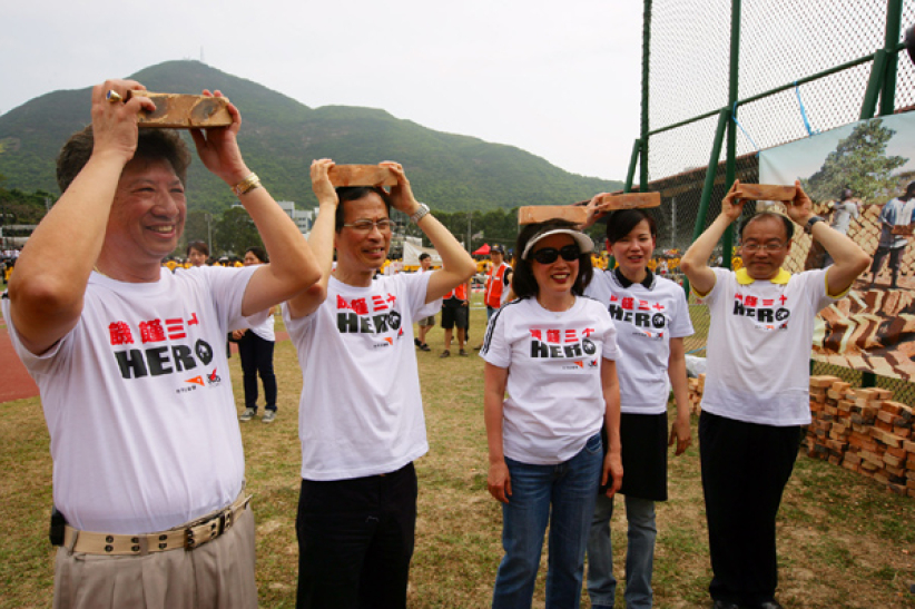 「苦力議員」「饑饉小兄弟兵」挨餓30小時助貧童