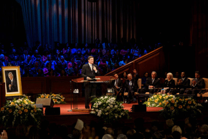 數千人紐約時代廣場教會追悼韋克森牧師