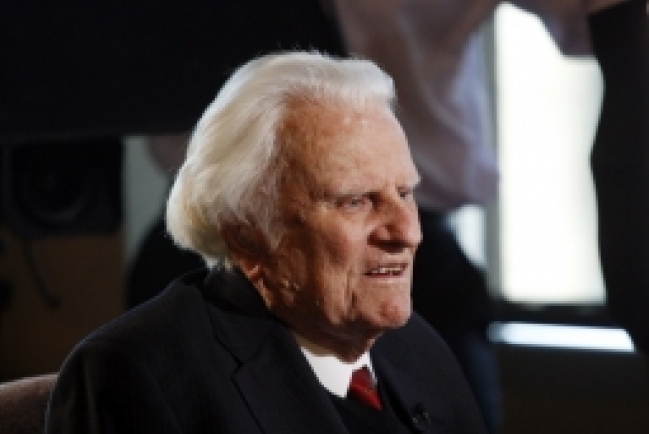 葛培理牧師肺炎治愈 昨日出院回家休養