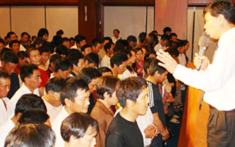 張伯笠牧師新、馬巡迴佈道 逾280人信主 