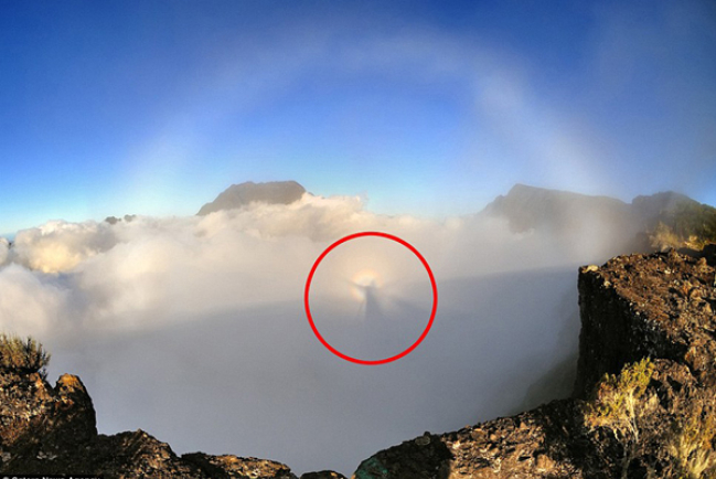 法國業餘攝影師拍得雲端奇特影像