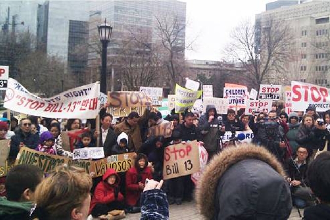 加拿大安省千人抗議Bill-13法案違傳統家庭價值