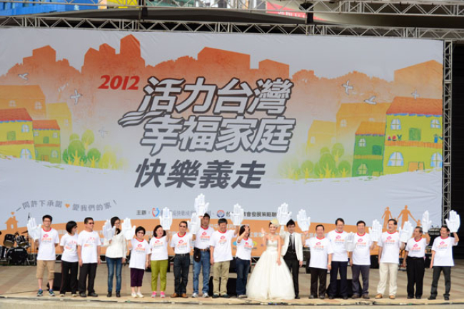 特寫:台中萬人「快樂義走」 牧者帶頭號召