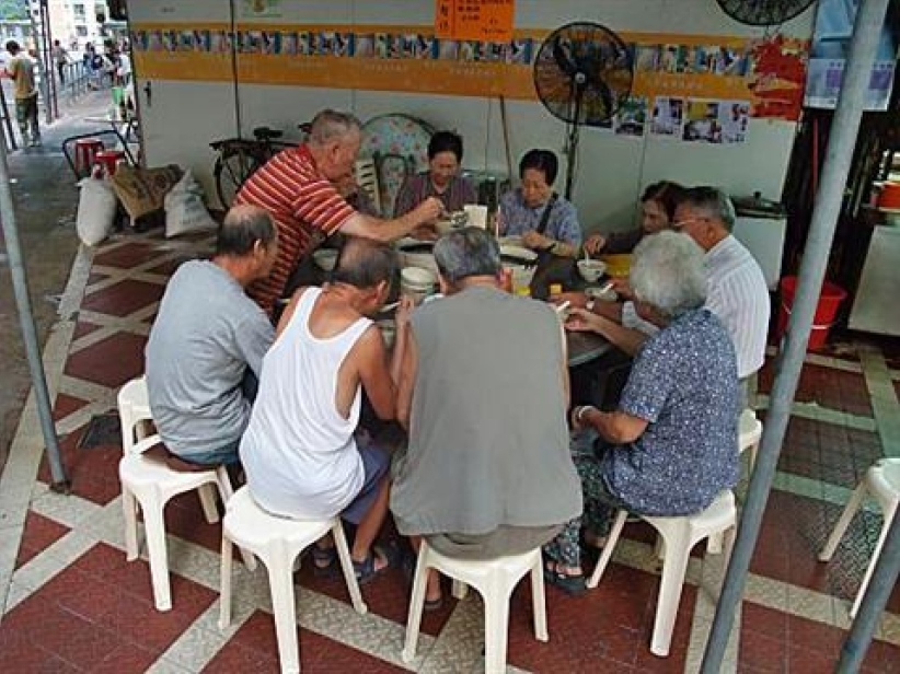 愛心粥店推1986懷舊時光價餐牌