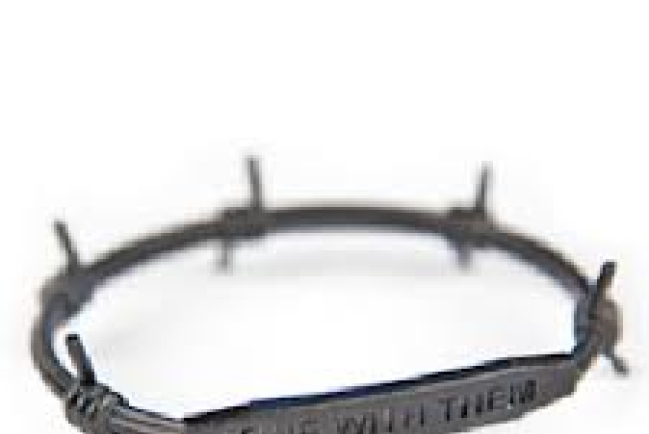 鐵絲手鏈 提醒紀念全球基督徒受迫國家