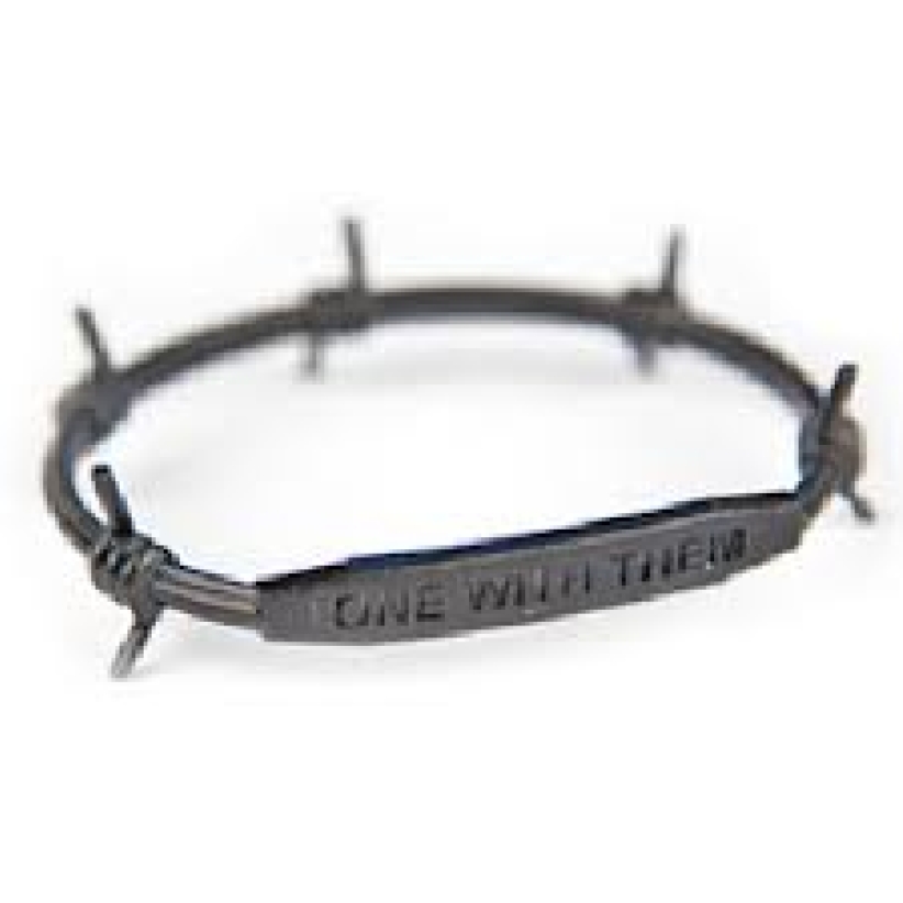 鐵絲手鏈 提醒紀念全球基督徒受迫國家