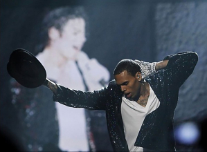 Chris Brown honors Michael Jackson at the 2010 BET Awards