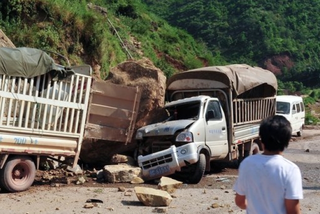 雲南5.7級強震 死亡人數增至80人