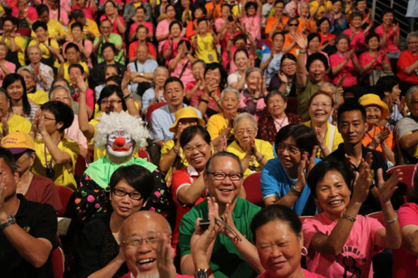 1500长者挨饿8小时 为宣明会筹款江西建校