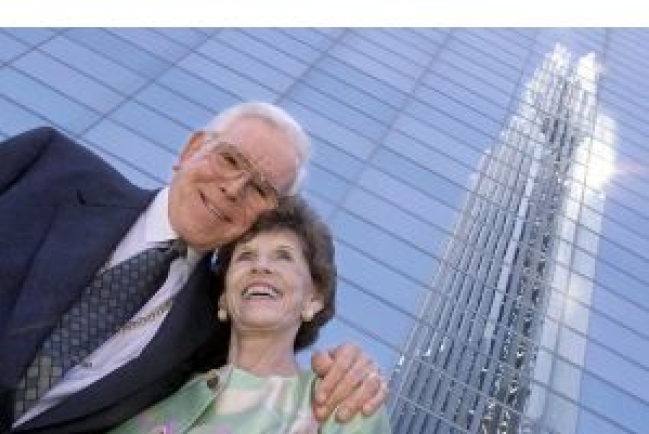 蕭律柏興訟 向水晶大教堂事工索償四千萬