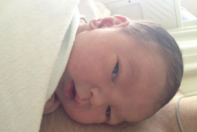 力克嗮寶貝兒子新生照 神的禮物很完美