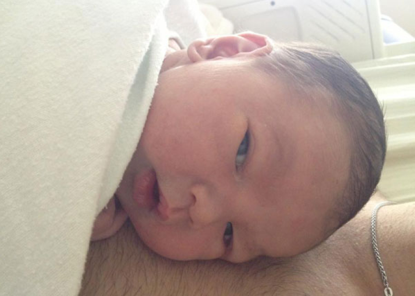 力克嗮宝贝儿子新生照 神的礼物很完美