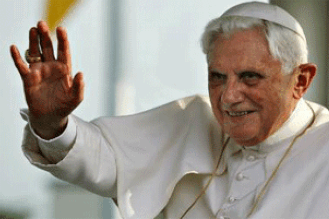 本篤十六世明被授予「榮譽教宗」頭銜