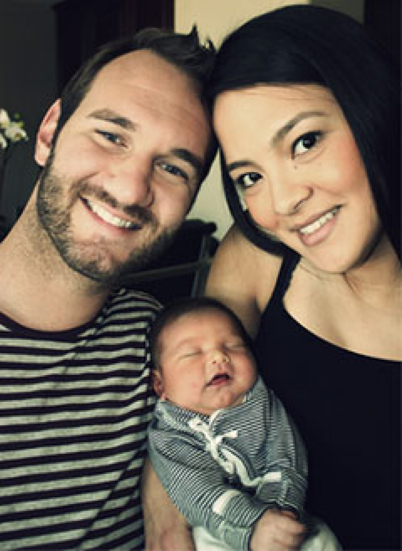 無肢勇士力克曬全家幅 籲以主愛對抗欺淩