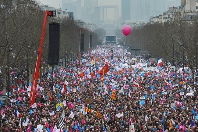 巴黎30萬人反同性婚姻立法 要求訴諸公投