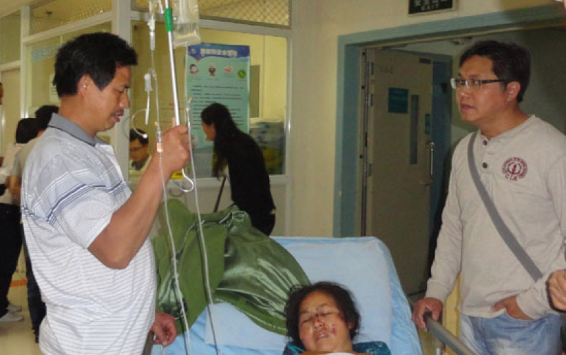 基督教角聲李偉強牧師親身探訪雅安災民