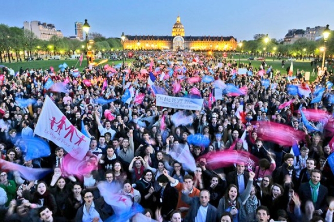 法國通過同性婚姻合法 民眾激怒要求總統下台