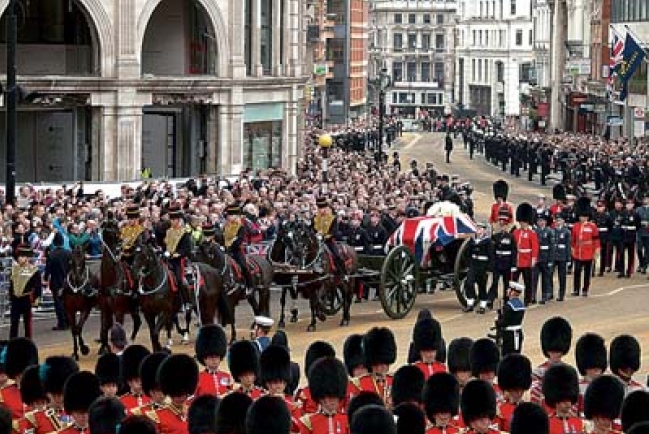 戴卓爾夫人基督教葬禮為何頻傳笑聲？