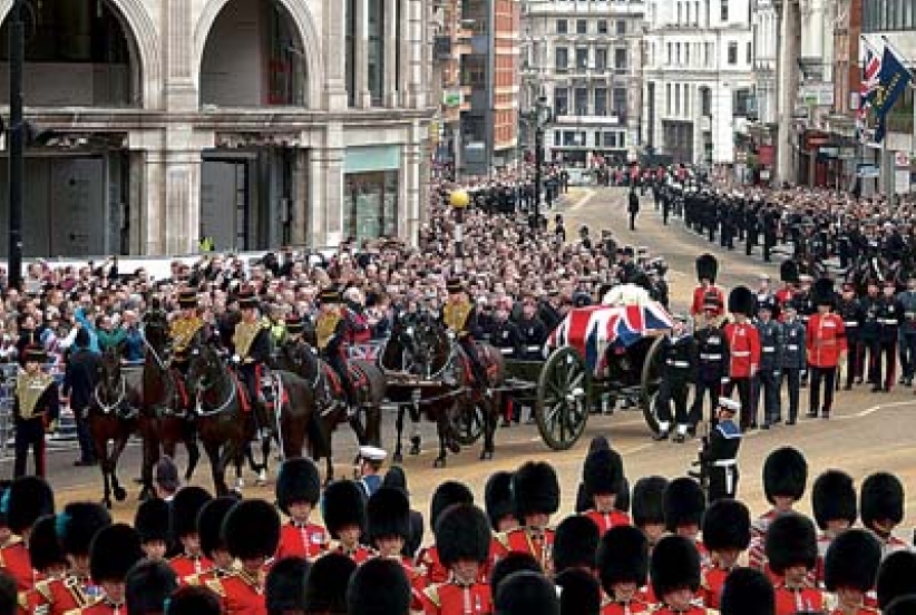 戴卓爾夫人基督教葬禮為何頻傳笑聲？