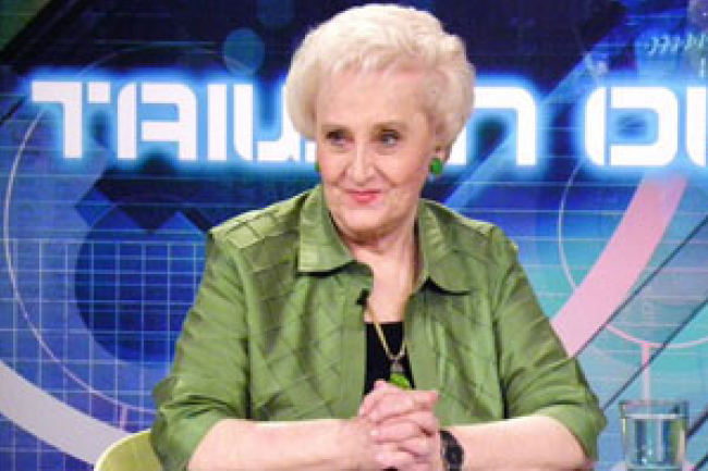 貢獻英語教育 美宣教士彭蒙惠獲表彰