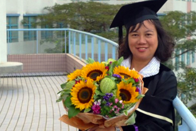 為出生女兒繫黑絲帶 母親侃談社關情