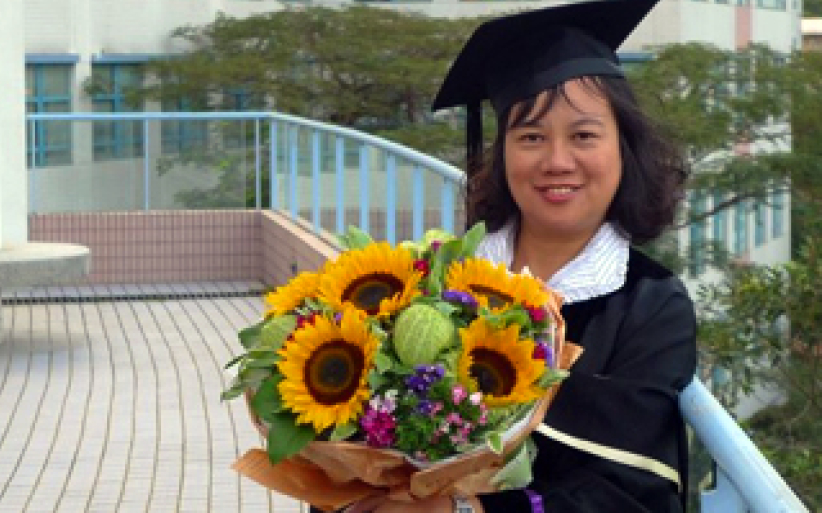 為出生女兒繫黑絲帶 母親侃談社關情 