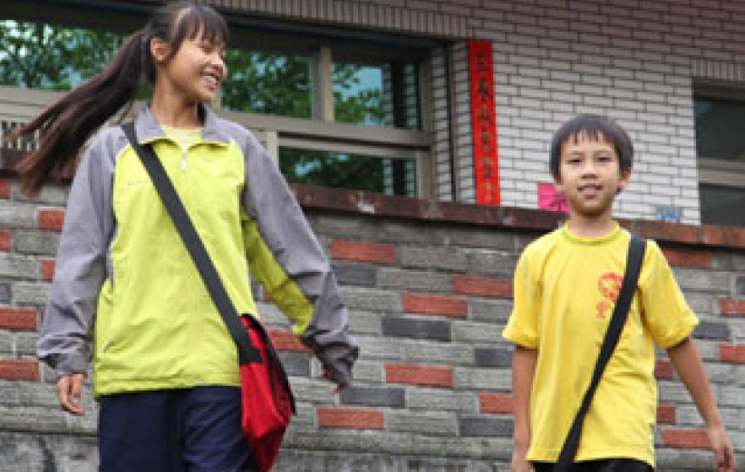 展望会伴贫童走完求学路 书写生命蜕变