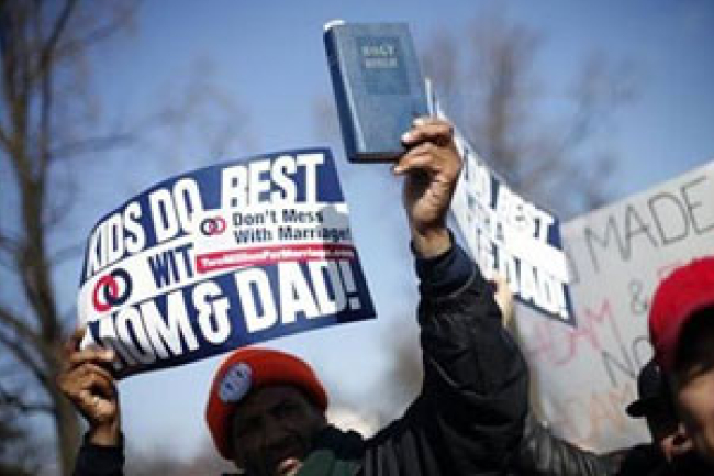 台大學者:同性婚姻欠創造性破壞家庭倫理