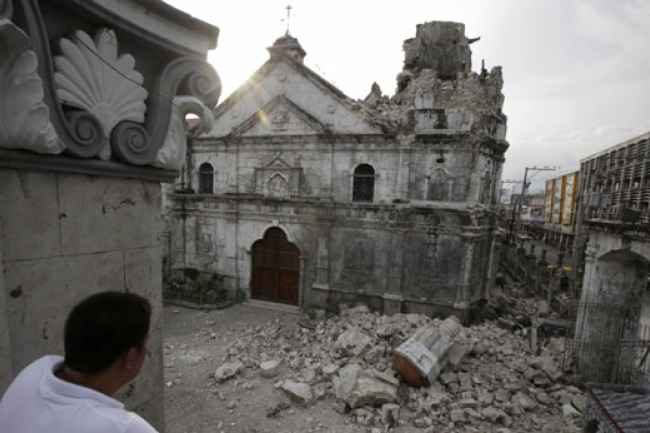菲律賓地震至少93人喪生 教堂受損嚴重