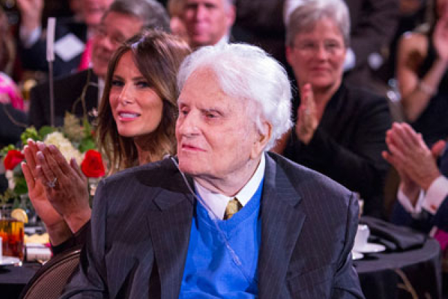 95歲葛培理牧師為美國流淚 祈求降下復興