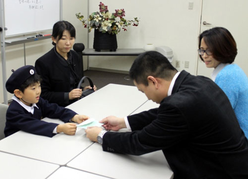 日本六岁小男孩动慈心 积蓄全奉献菲律宾救灾