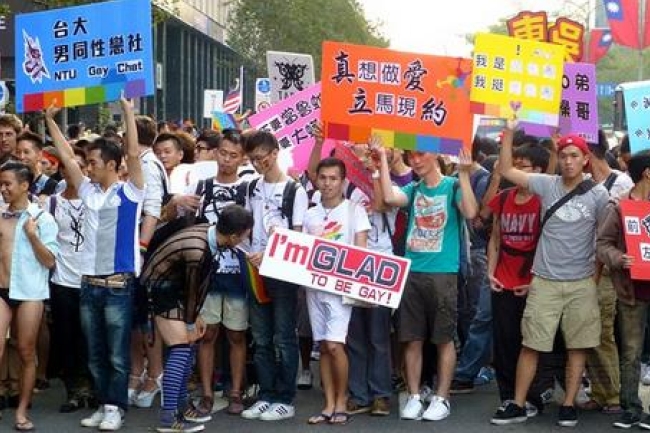 台灣同運家庭法案假平權實推同性婚姻