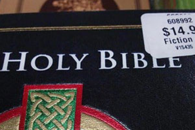 《聖經》屬「小說類」﹖洛杉磯量販店致歉